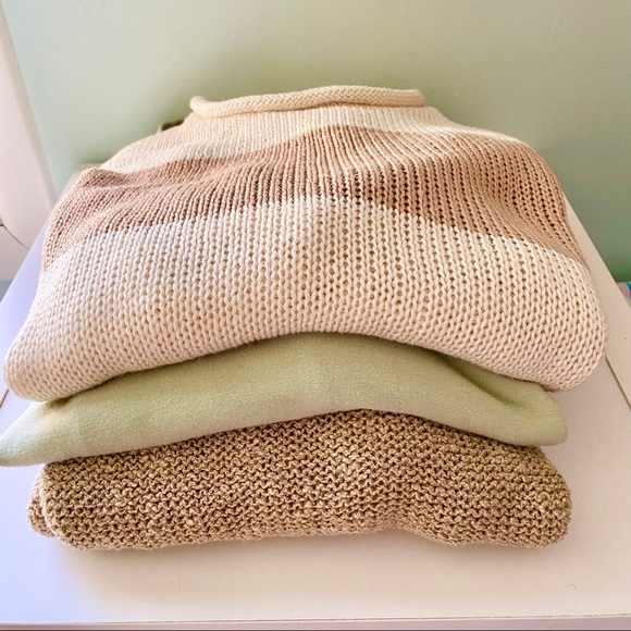 3-Piece Bundle | Mint & Cream | Relaxed fit tops | S/M | $28/each - Picture 4 of 8